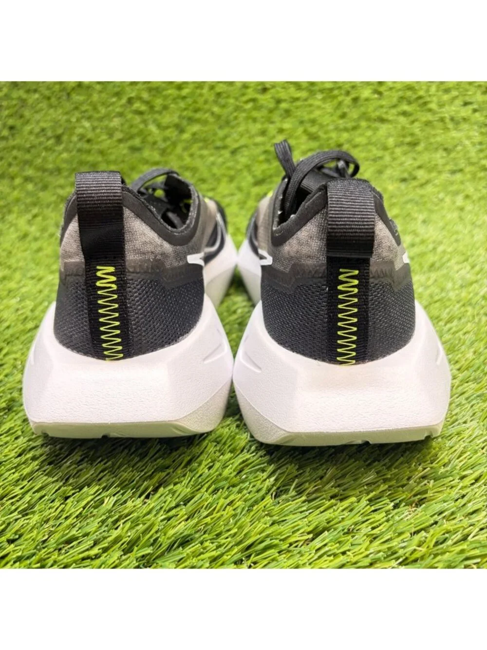 Nike Vista Lite Lemon Venom Black Womens Size 10 Athletic Running Shoes Sneakers